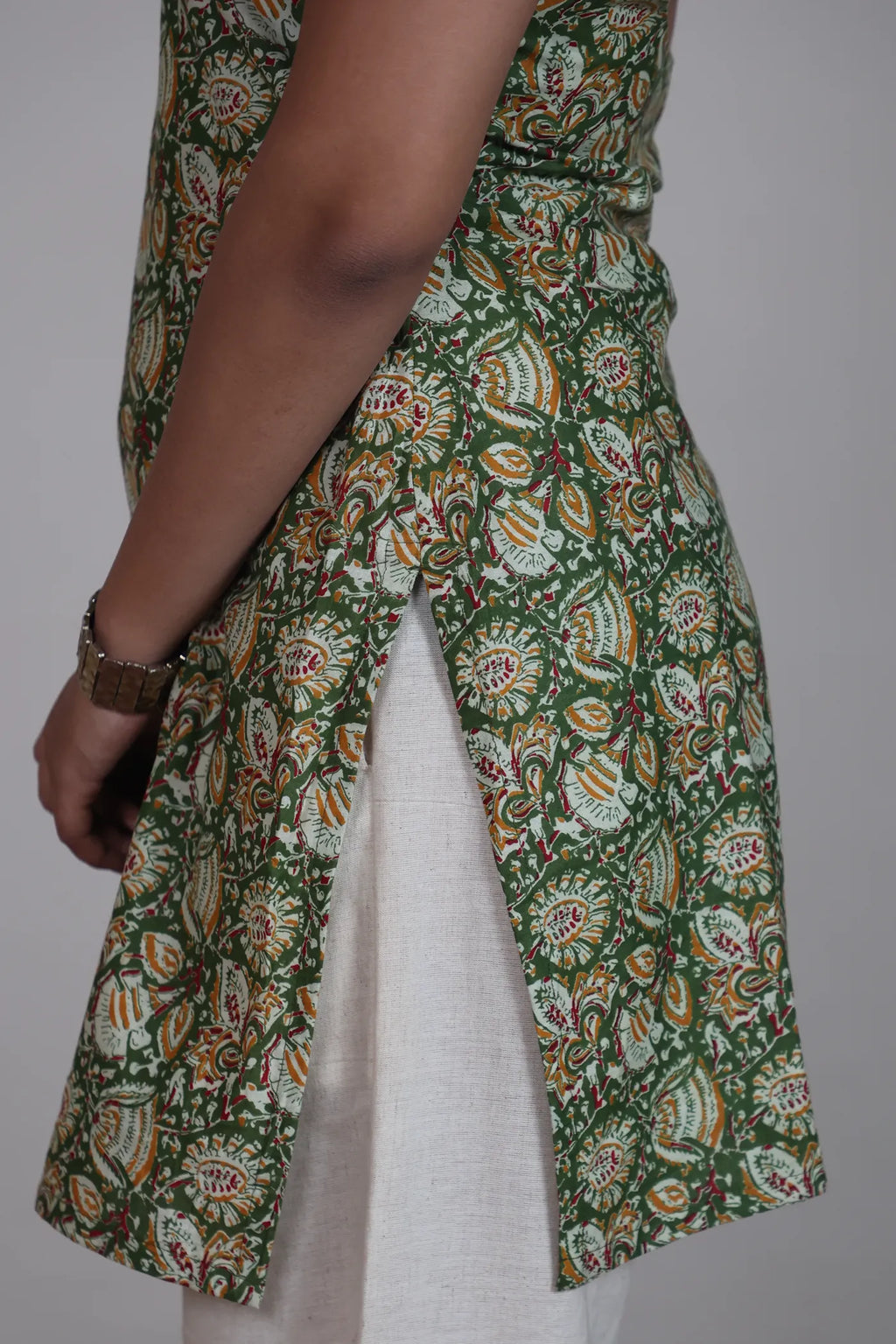 Vaishnavi High Neck Open Back Kurti