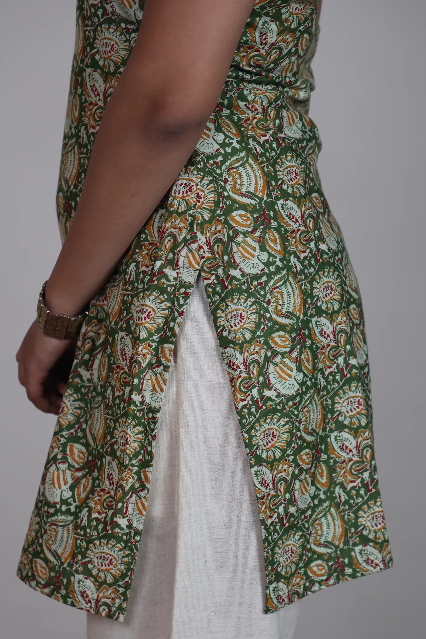 Vaishnavi High Neck Open Back Kurti